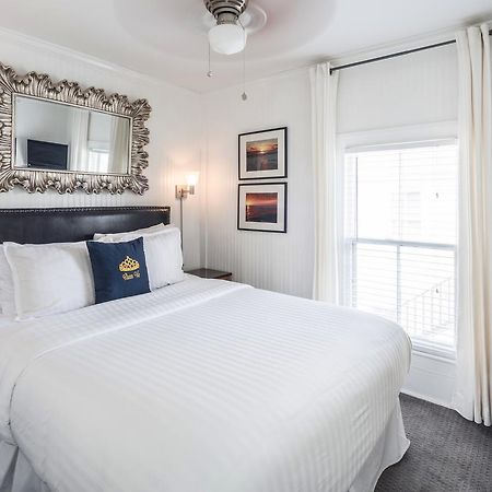 Queen Vic Guest House (Adults Only) Провинстаун Экстерьер фото